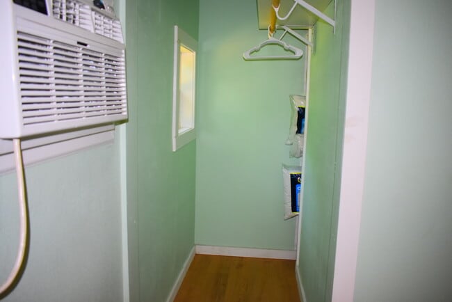 Building Photo - 819 Gene Alley