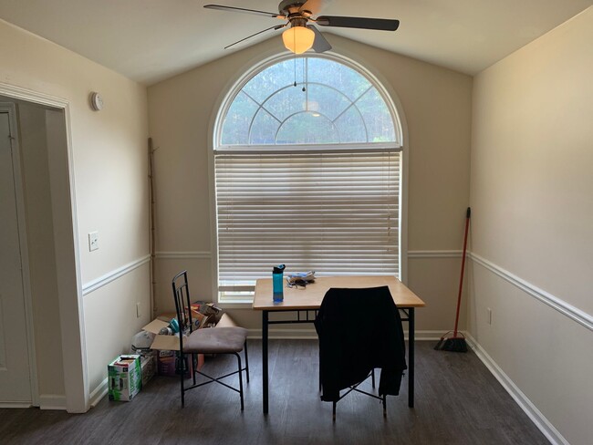 Building Photo - 3BR Eastside Single Family Home in Pinecrest!
