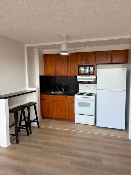 Building Photo - 2345 Ala Wai Blvd