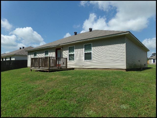Building Photo - 2424 Vivian Dr