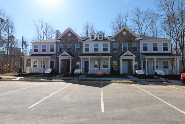 Primary Photo - 2BD Townhome minutes from Downtown Pinevil...