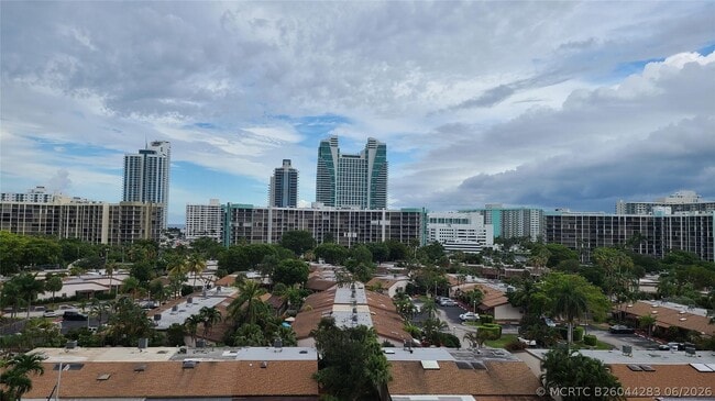 Building Photo - 2500 Parkview Dr