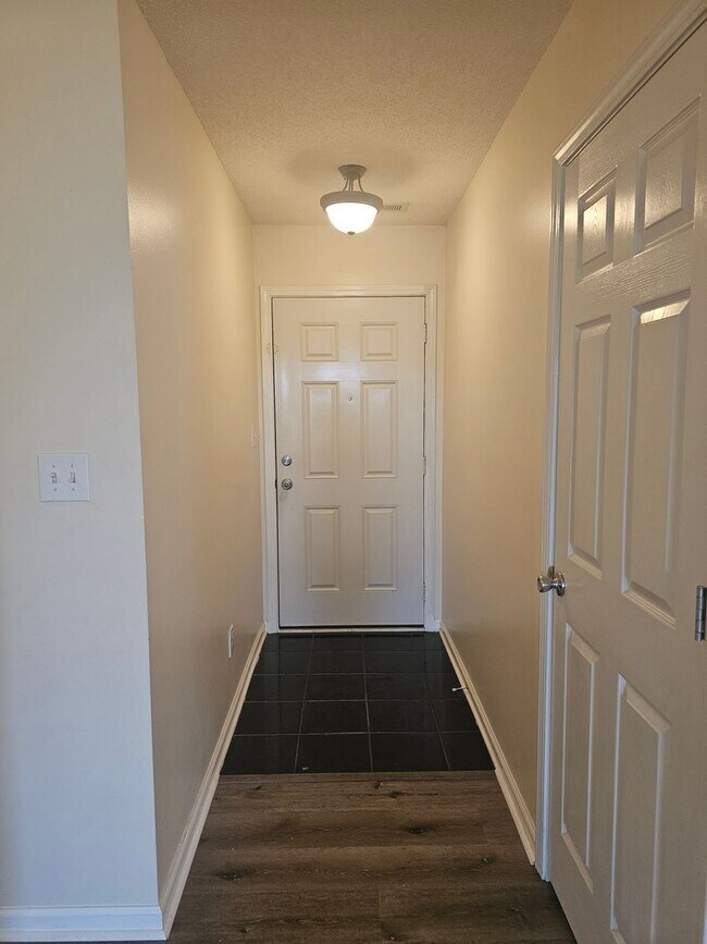 Building Photo - GORGEOUS 3 BEDROOM ACORN RIDGE BEAUTY!
