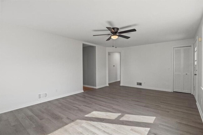 Building Photo - 45 Marsden Rd