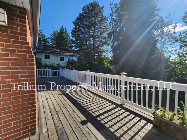 Building Photo - 405 SE 68th Ave