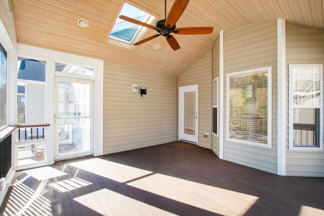 Building Photo - Beautiful 5 Bedroom Home in Dansforth Neighborhood