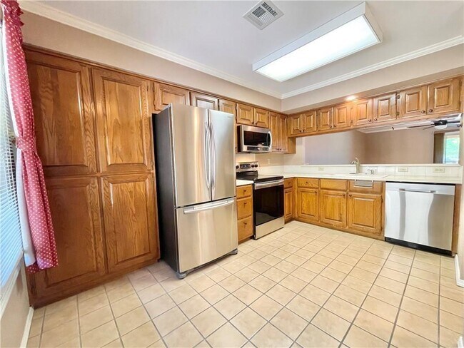 Building Photo - 12 Walter Dr