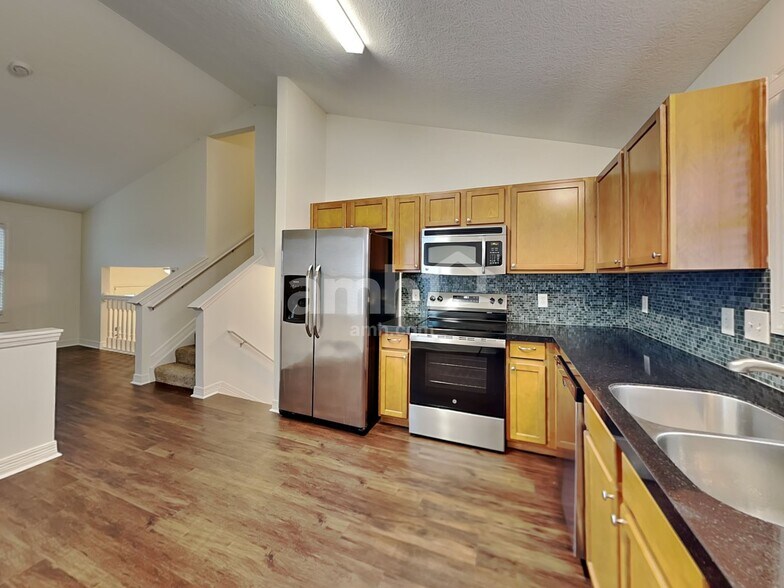 Building Photo - 2083 Shetland St