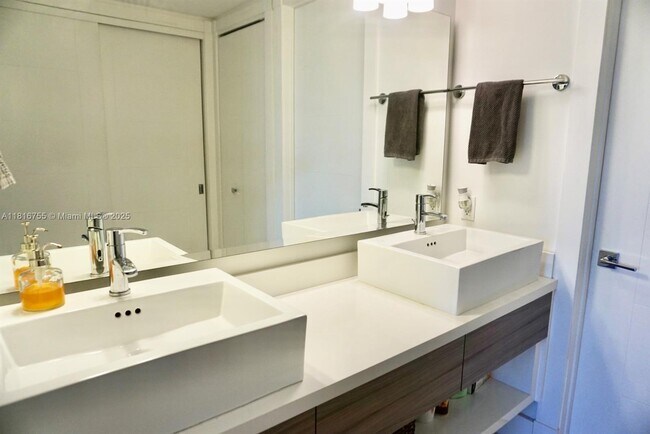 Building Photo - 151 Crandon Blvd