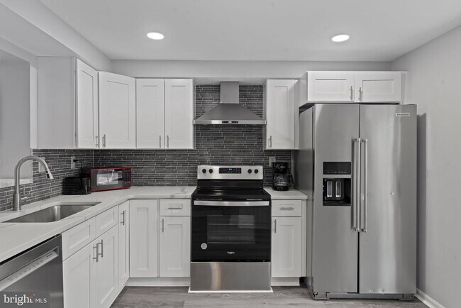 Building Photo - 70 Dorchester Cir