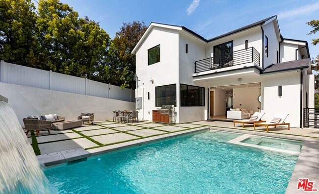 Building Photo - 2565 Patricia Ave