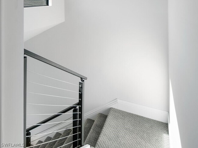 Building Photo - 695 Wedge Dr