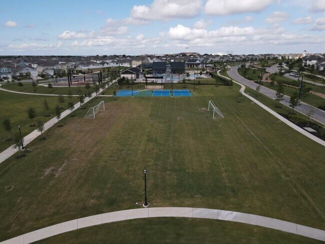Building Photo - 141 Bluestem Dr