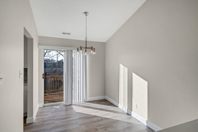 Building Photo - 1607 E Swan Cir