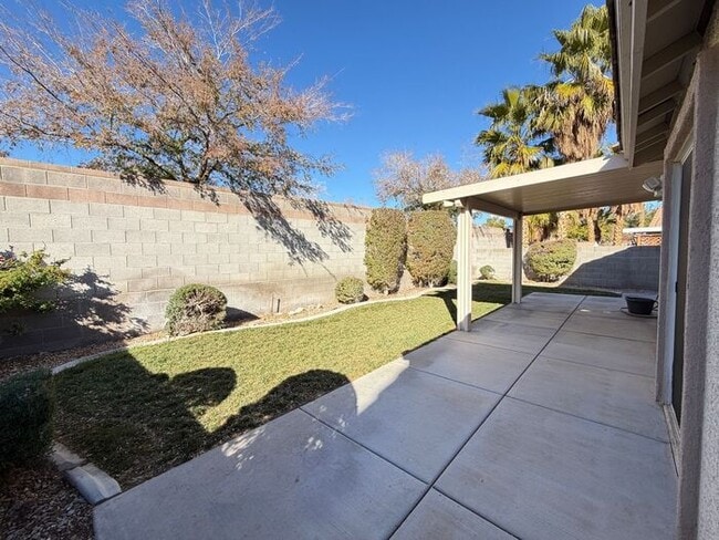 Building Photo - First Show: The first open showing is on 1/22 at 11:30am. Please be prompt. We will be processing...