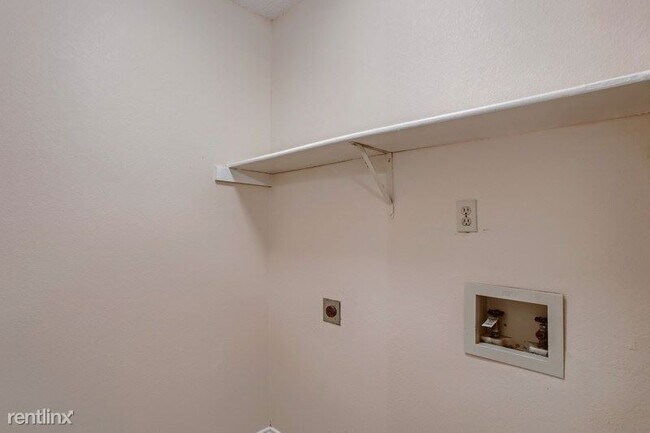 Building Photo - 4 br, 2 bath House - 412 Longshadow Lane UNIT