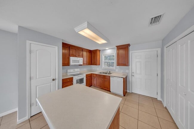 Building Photo - 5086 Greyfield Pl N