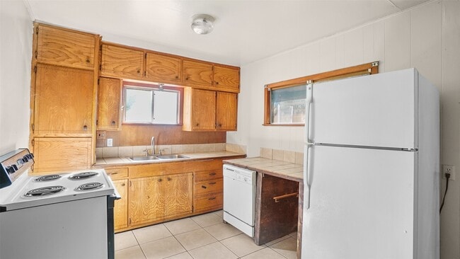 Building Photo - 5958 Skylane Dr