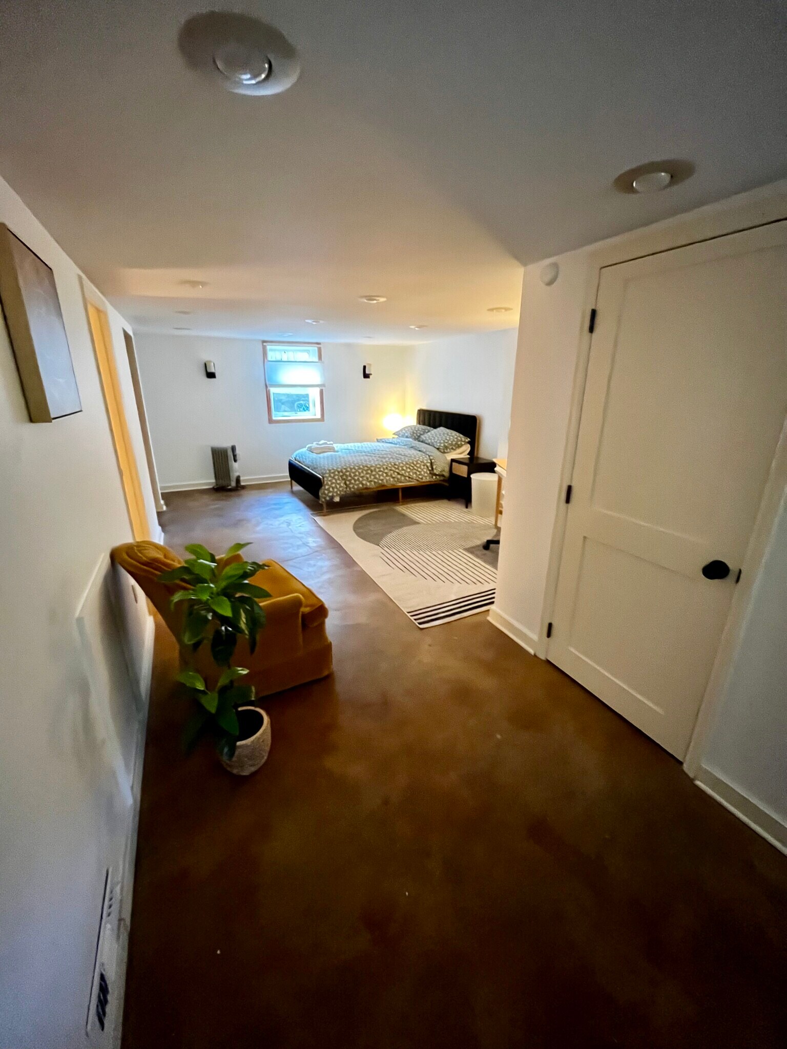 Large and open with lots of light, daylight basement - 6434 N Kerby Ave