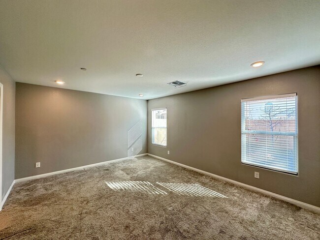 Building Photo - Montecito 60