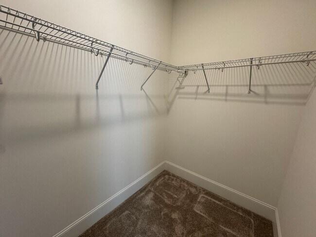 Building Photo - Available to Show