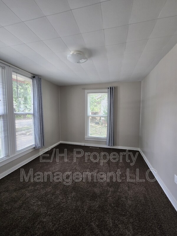Building Photo - 322 N Park Ave