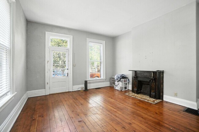 Building Photo - 843 Overton St