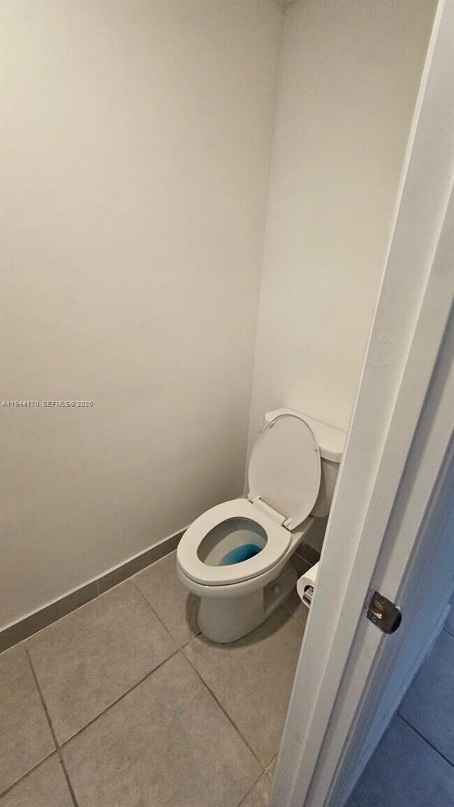 Building Photo - 1146 SE 26th Ter