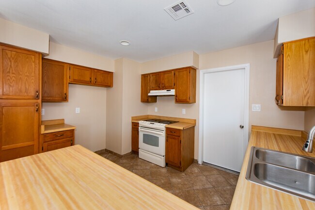 Building Photo - 4597 W 18th Pl