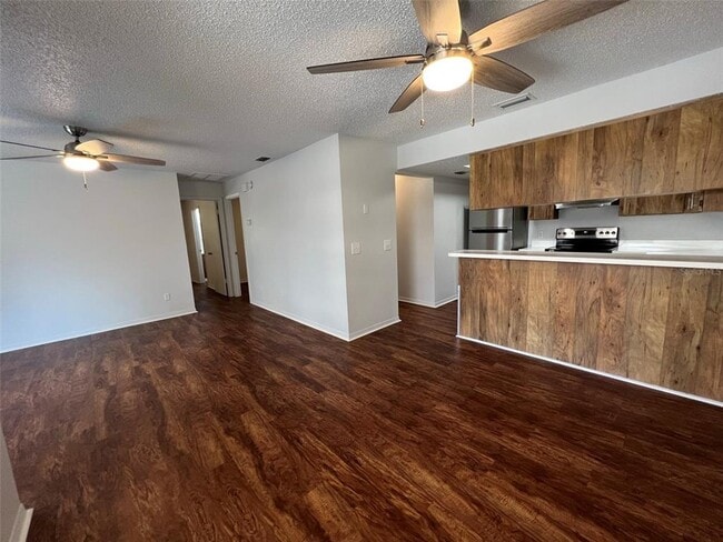 Building Photo - 3151 Bloomingdale Villas Ct