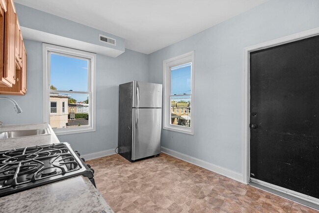 Building Photo - 3501 Oakmont Ave