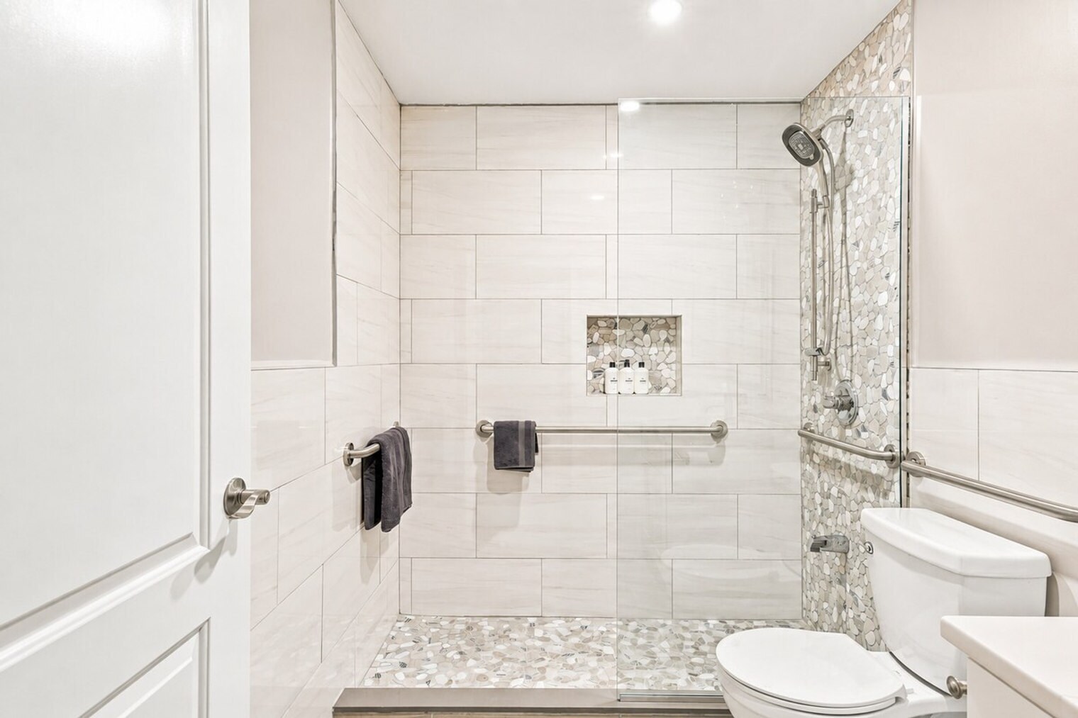 Building Photo - 317 W 48th St
