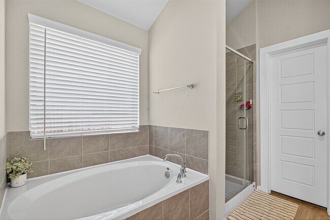 Building Photo - 300 Flower Reed Ct