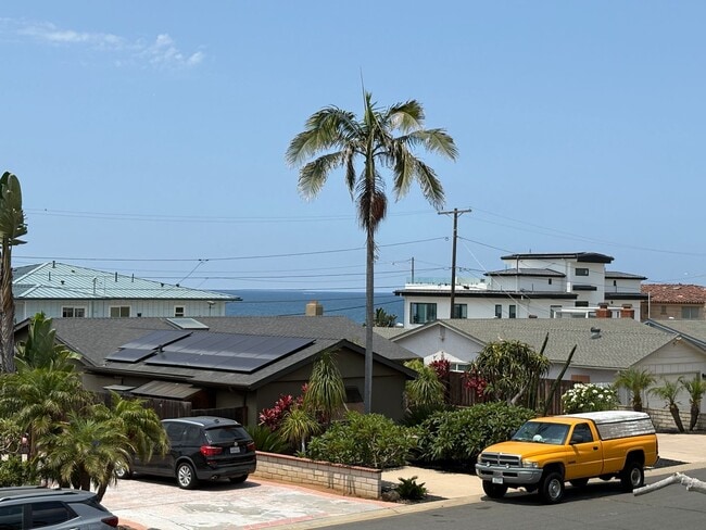 Building Photo - Welcome to this stunning 3-bedroom, 2-bath...