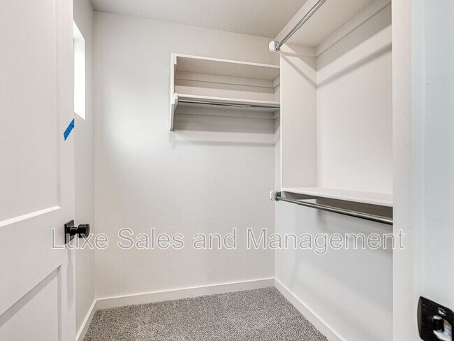 Building Photo - 618 W 2nd St