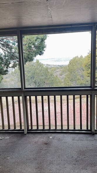 Building Photo - 542 E Juniper Dr