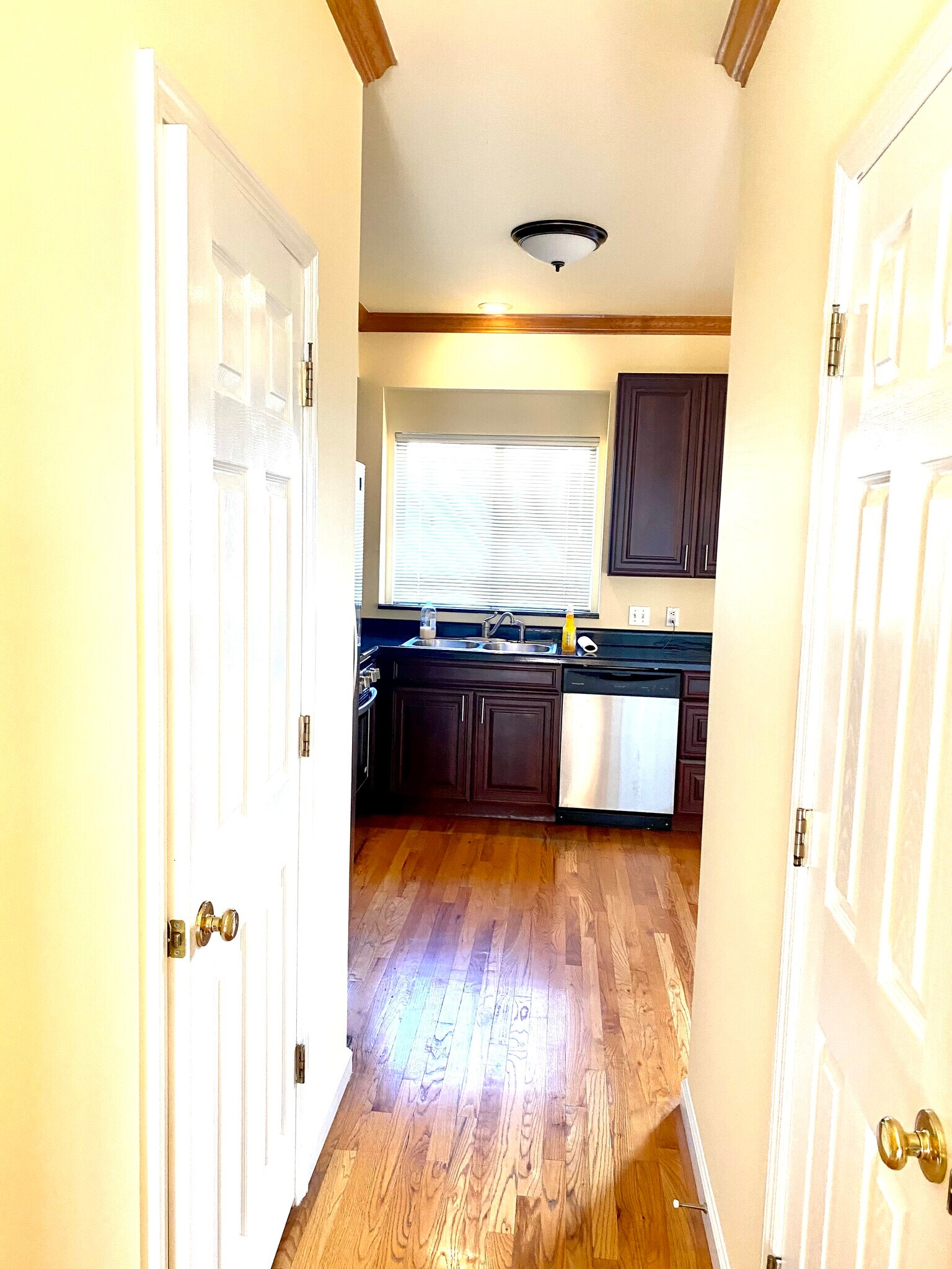 Building Photo - 5785 Kingsbury Pl