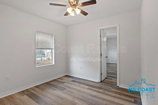 Building Photo - 340 Hiller Dr