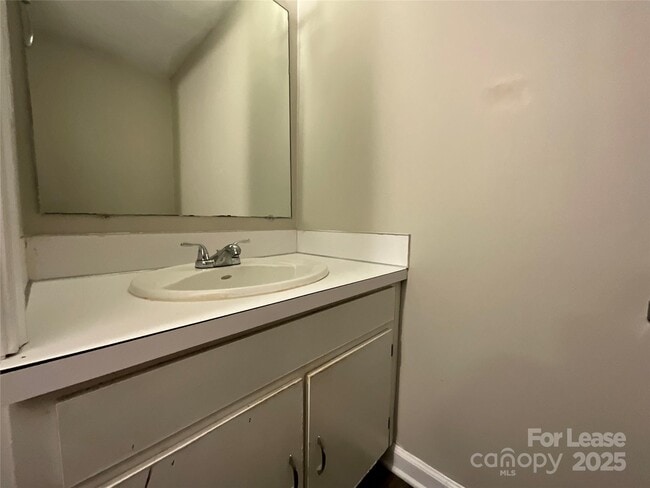 Building Photo - 8913 Hunter Ridge Dr