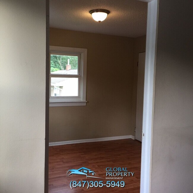 Building Photo - 26179 Riverview Dr