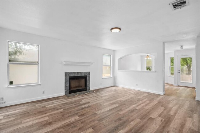 Building Photo - 176 Oak River Dr