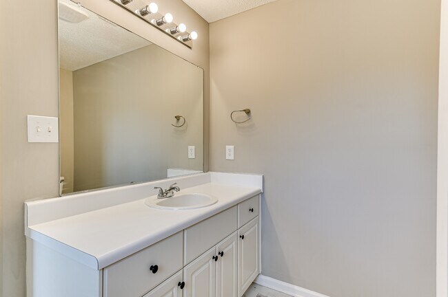 Building Photo - 4416 Hatteras Dr