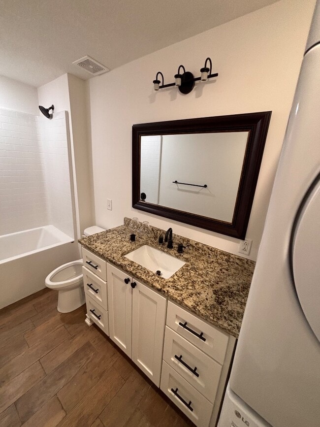 Building Photo - 408 S 3rd St