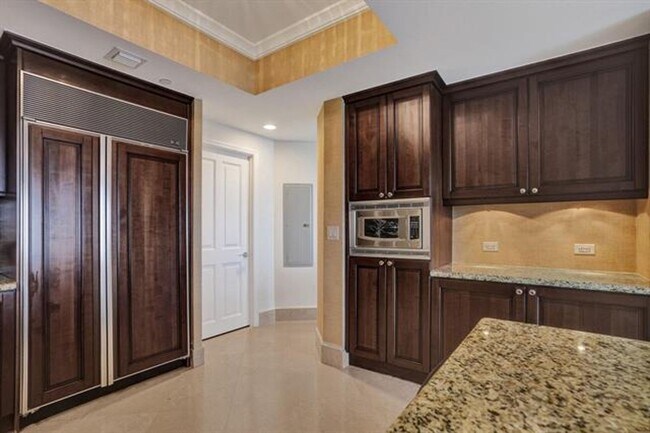 Building Photo - 17875 Collins Ave