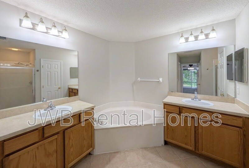 Building Photo - 3060 Havengate Dr