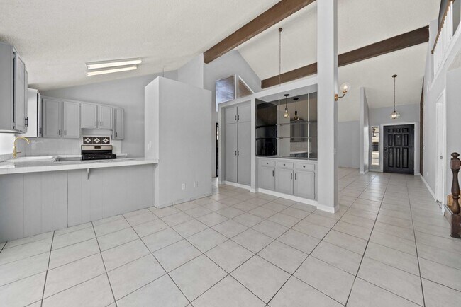 Building Photo - 5135 Pacifica Ave