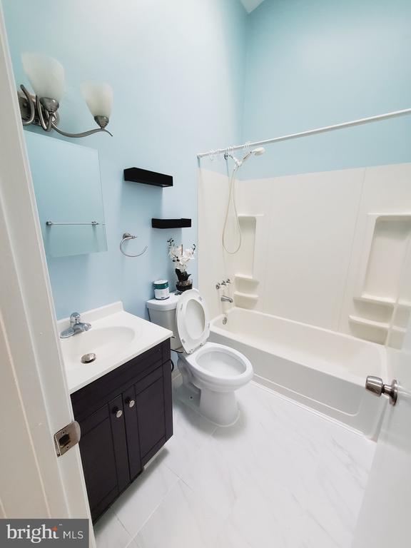 Building Photo - 19 Island Run Ct