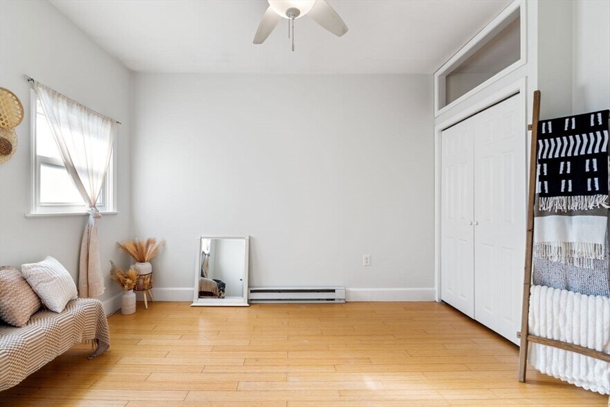 Building Photo - 377 Dorchester St