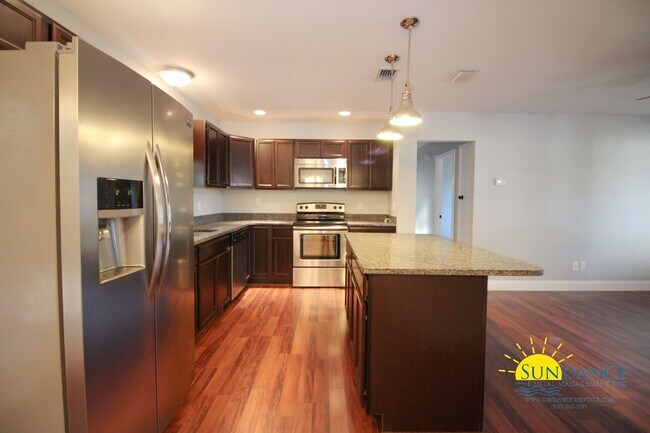 Building Photo - Beautiful 3 Bedroom Home in Fort Walton Be...