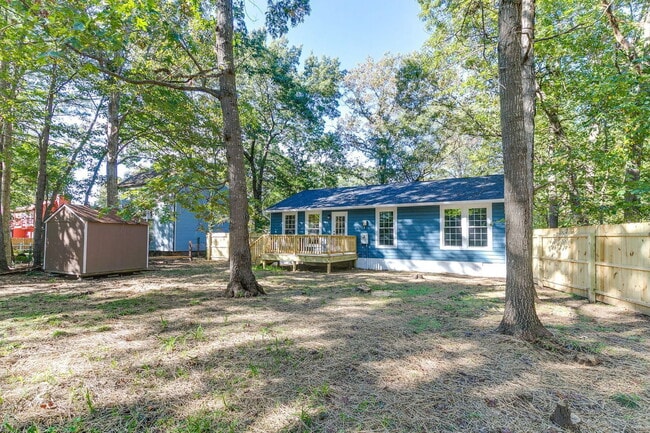 Building Photo - 15909 Dockside Ct